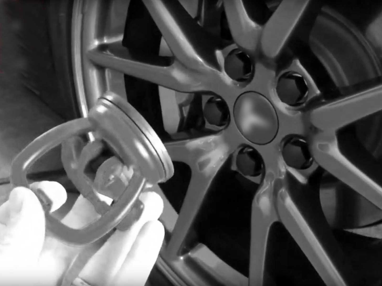 Tesla Model 3 og Y: Sugekop Til Fjernelse Af T-Logo
