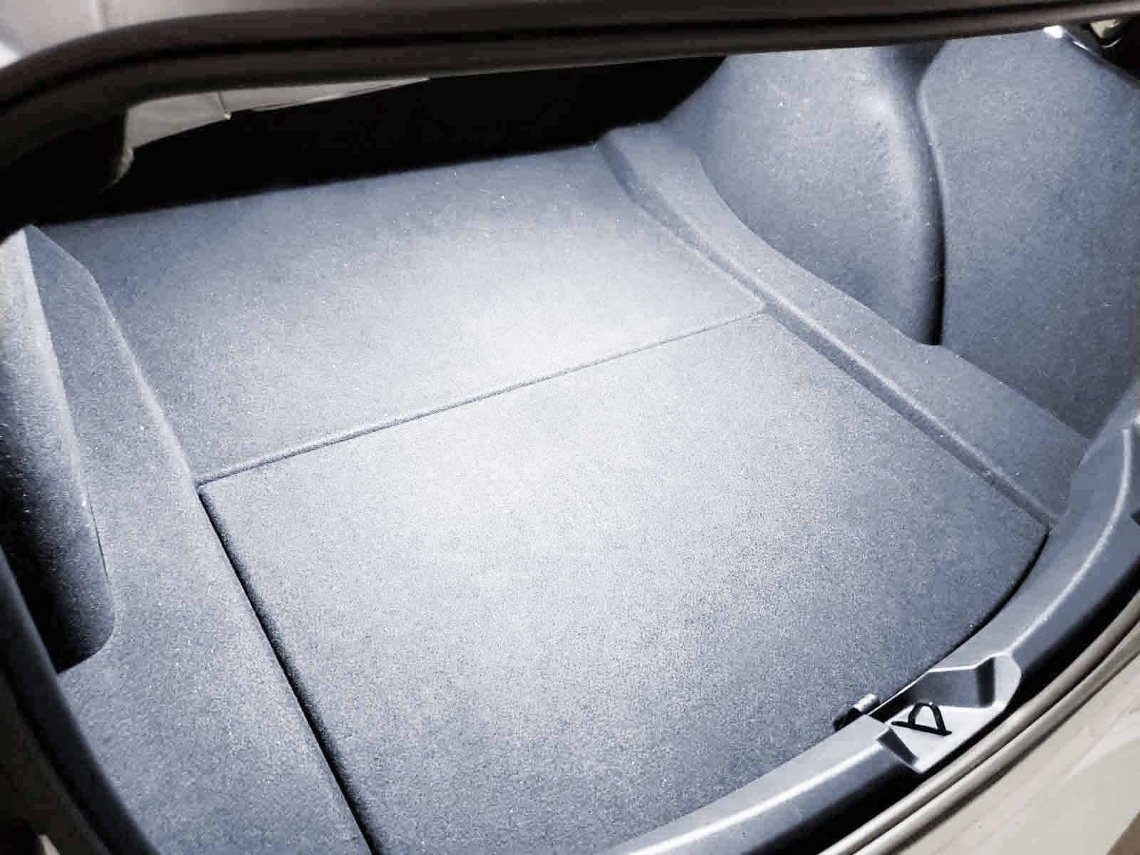 Tesla Model 3: LED Lysstang Til Bagagerum