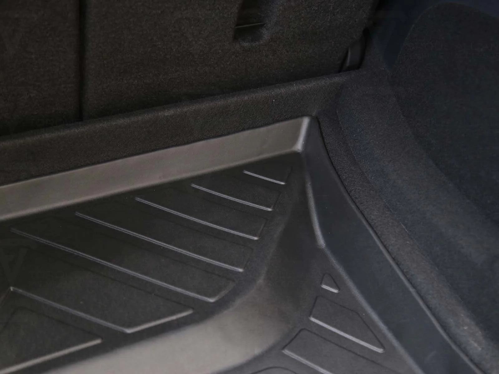 Tesla Model Y: Måtte Til Lille Rum I Trunk/Bagagerum