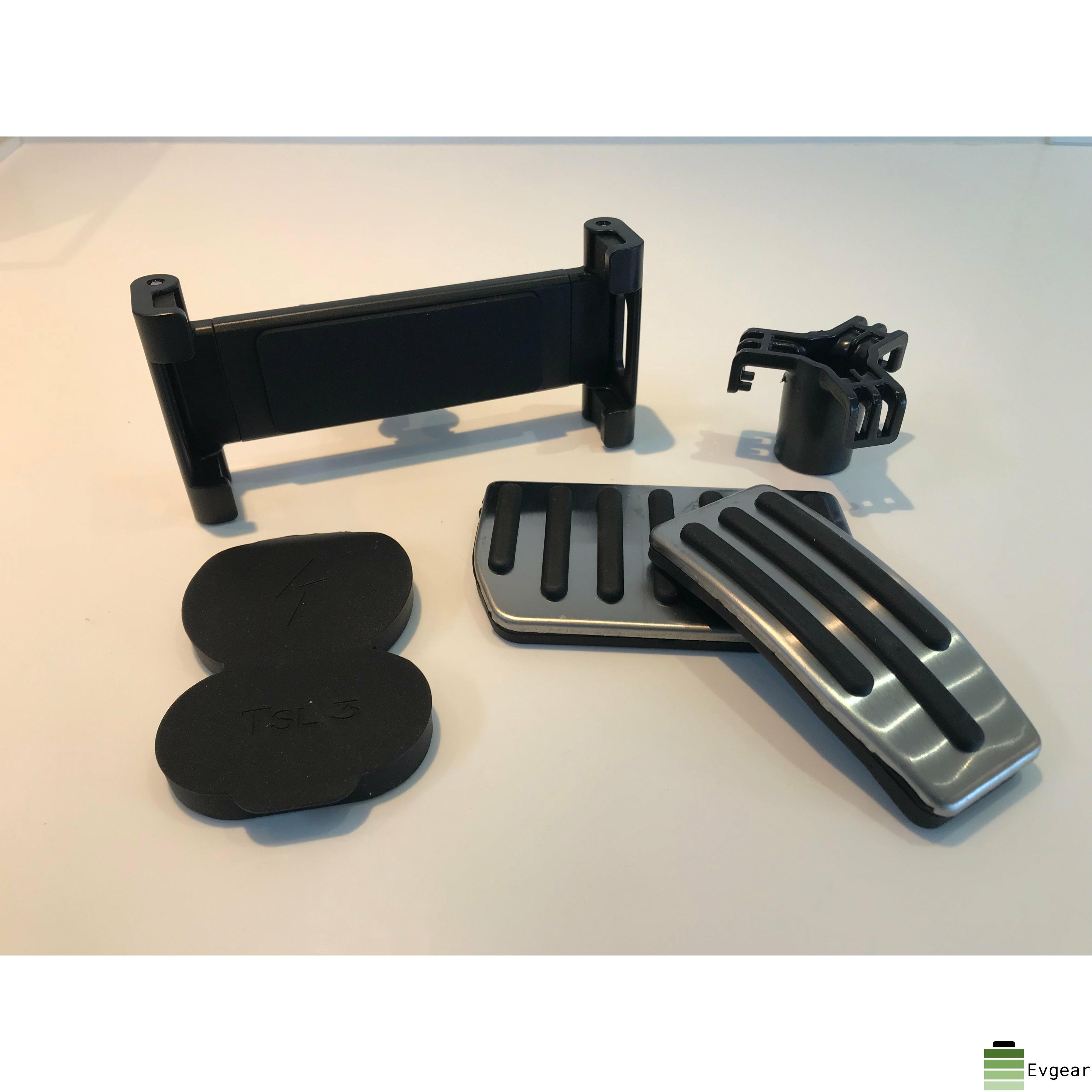 Tesla model 3 pakke der indeholder performance pedaler, IPad holder, krog og beskytter til ladeport