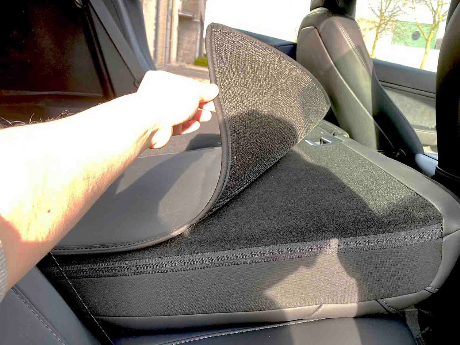 Tesla Model 3: Rücksitz- / Kofferraumschutz (2 Stk.)