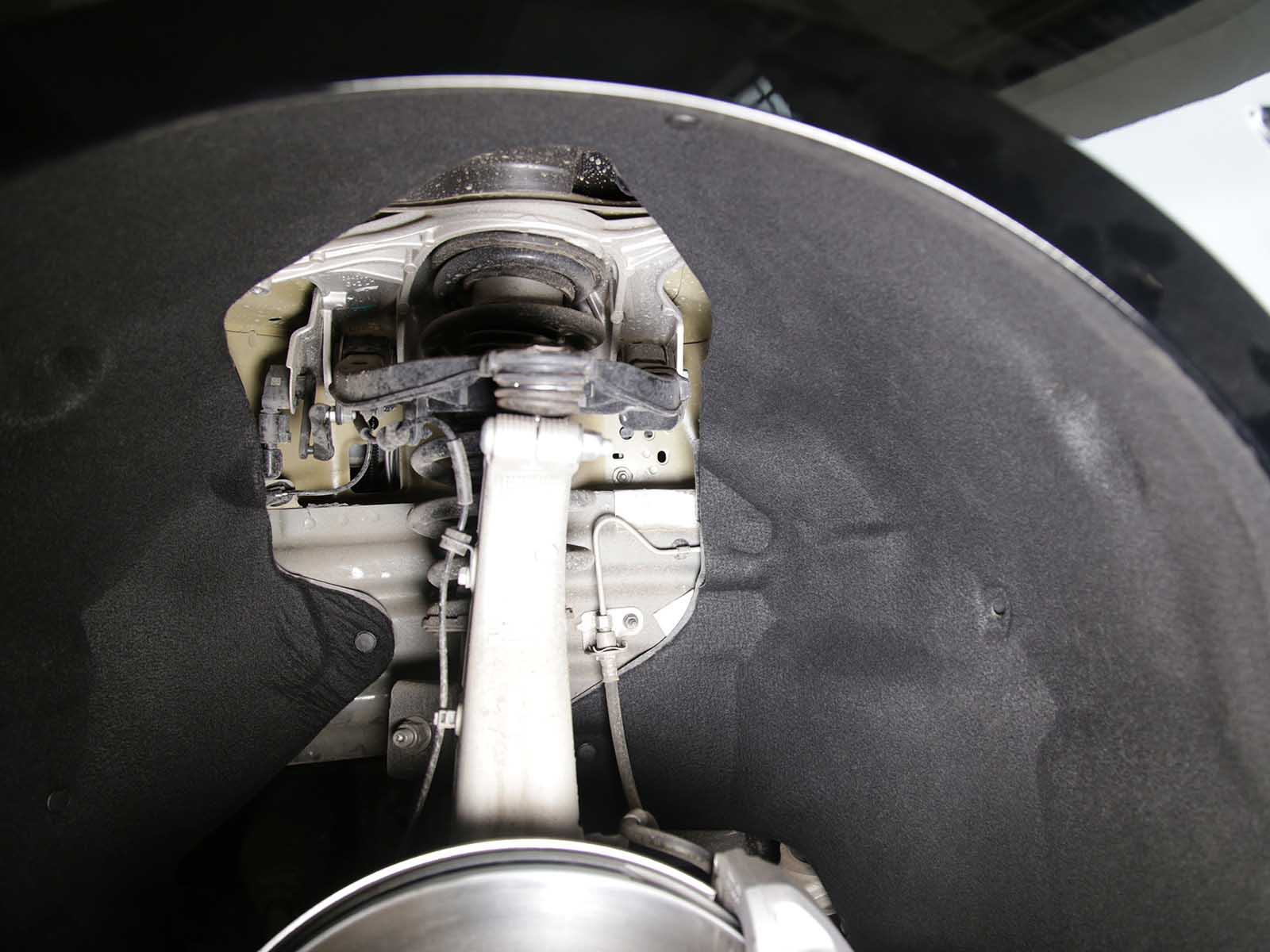 Tesla Model 3: Schallschutz für Radhäuser an Vorderrädern (2 Stk.)